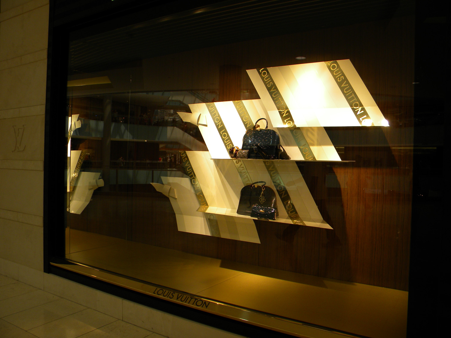 Louis Vuitton Store Window – FashionWindows Network