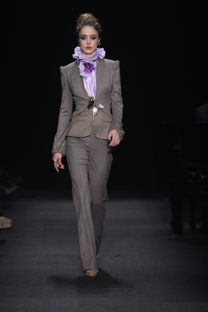 Fall 2009 Trend: What’s your strong Suit?