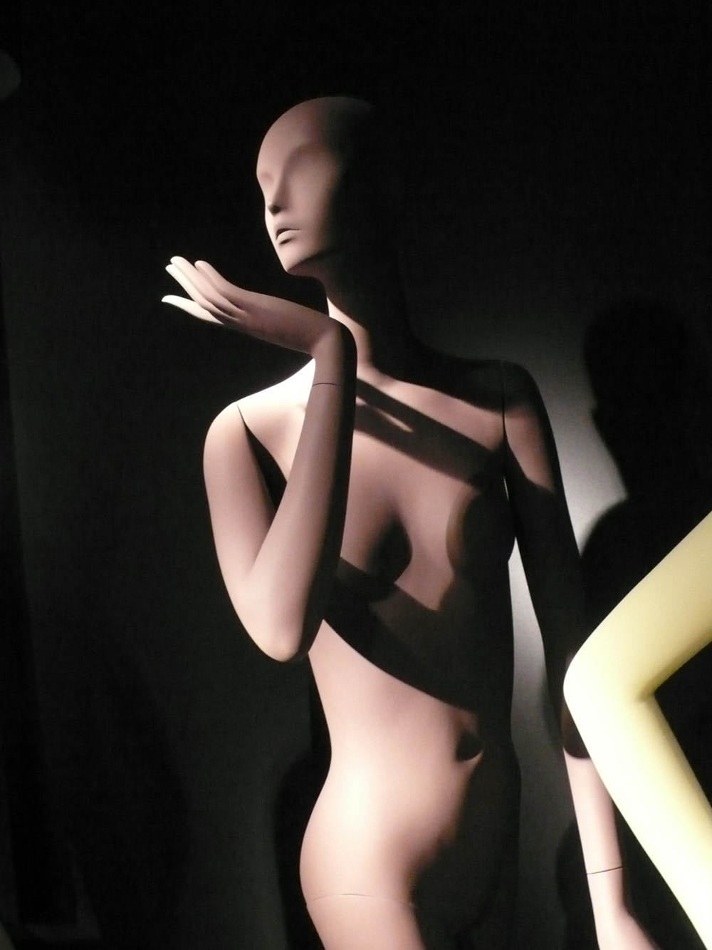Mannequin Trend: Matte is the New Shiny at Atrezzo