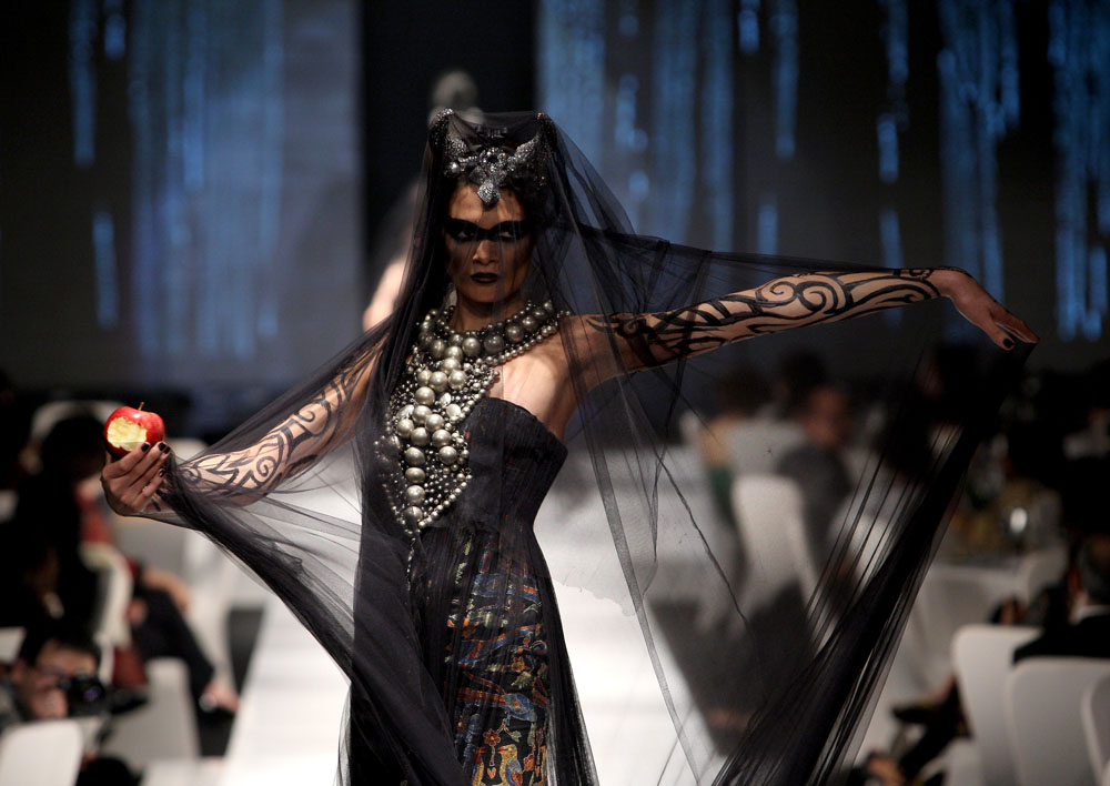Indonesia-India Fashion Night: Priyo Oktaviano