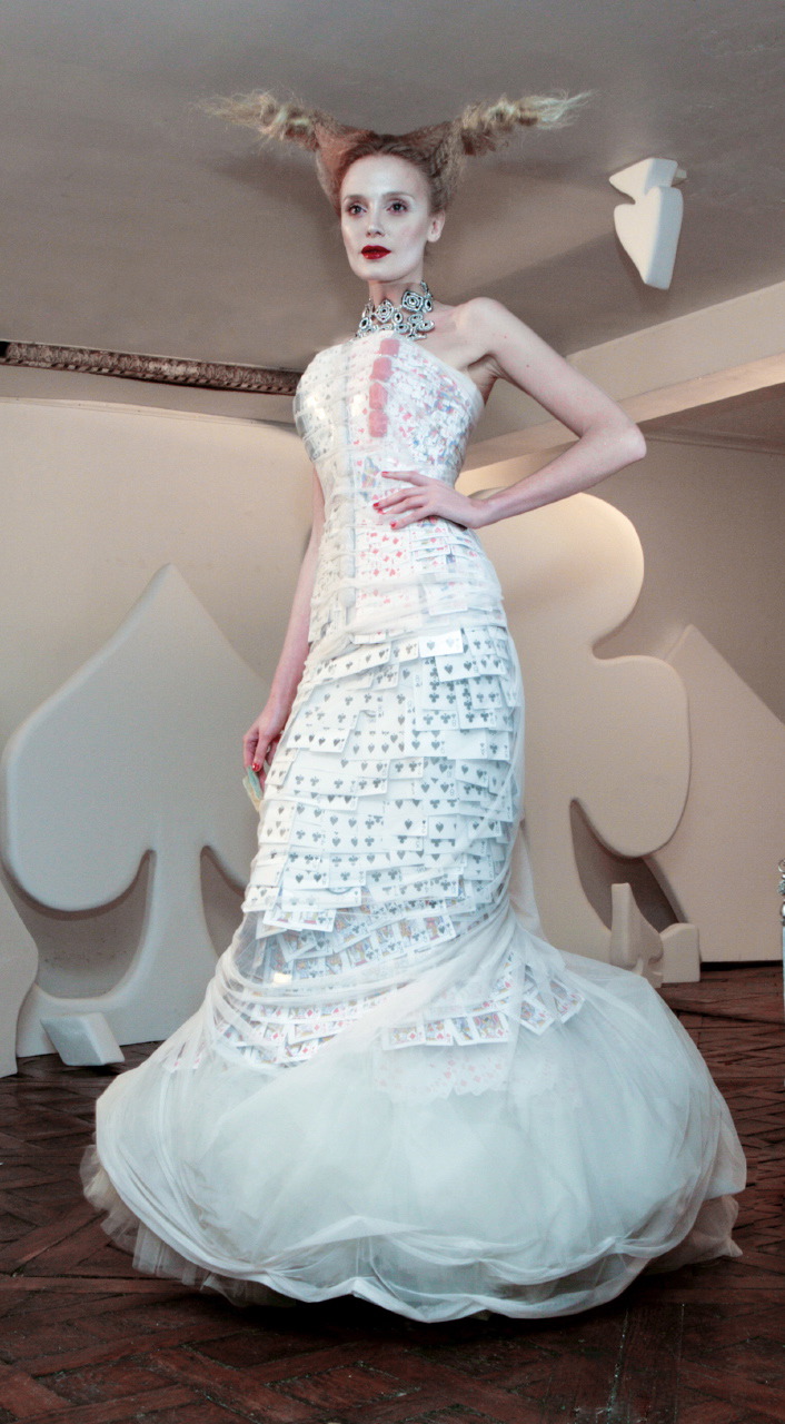 On Aura Tout Vu Haute Couture Spring 2010: Alice in Wonderland