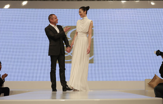 Estée Lauder Spokesmodel Liu Wen Debuts in China