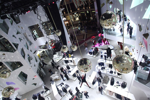 World’s Largest H&M Store Opens in Las Vegas