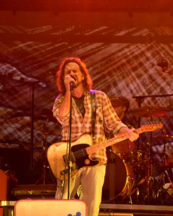 Eddie Veder on stage Eddie Veder on stage