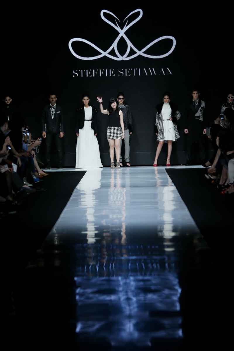 Jakarta Fashion Week 2014: Steffie Setiawan for Raffles Institute of Higher Education
