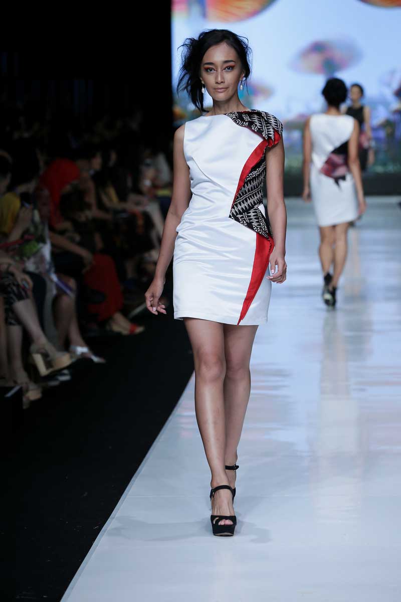 Jakarta Fashion Week 2014: Alleira Batik by Manda Rahardjo