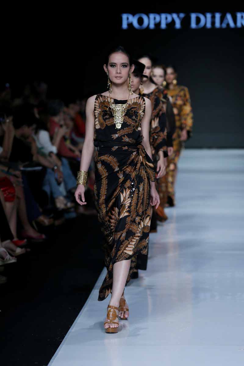Jakarta Fashion Week 2014: Poppy Dharsono