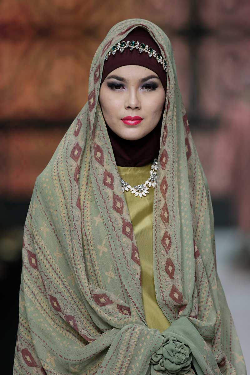Jakarta Fashion Week 2014: Risty Tagor