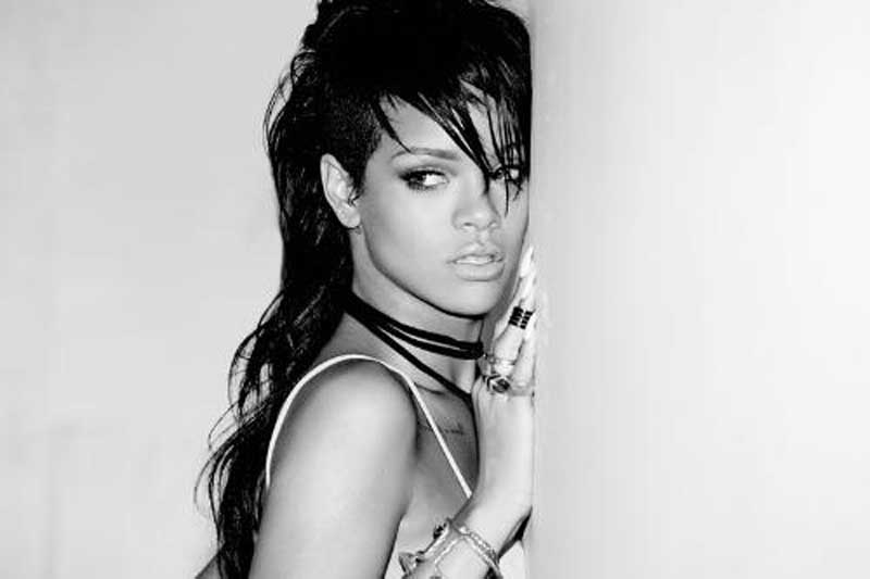 Rihanna Nabs CFDA Fashion Icon Award