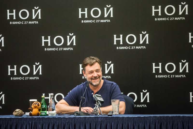 Russell Crowe Attends NOAH Photocall in Moscow