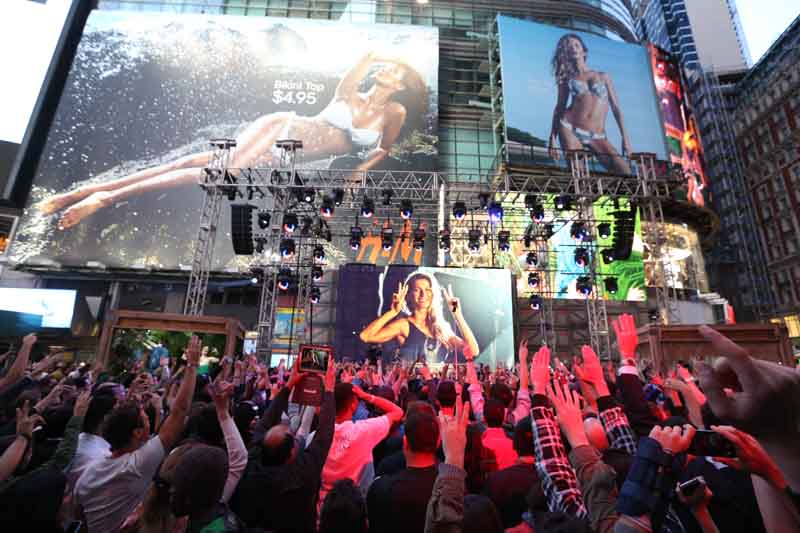 H&M Takes Over Times Square To Celebrate Gisele Summer Campaign