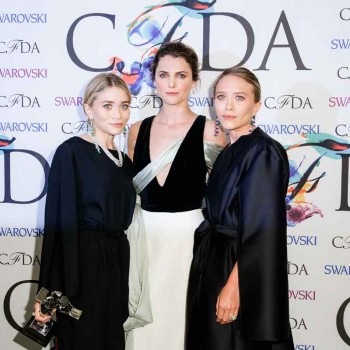 ACCESSORIES WINNERS - THE ROW by MARY - KATE OLSEN & ASHLEY OLSEN WITH PRESENTER KERI RUSSELL(Center)